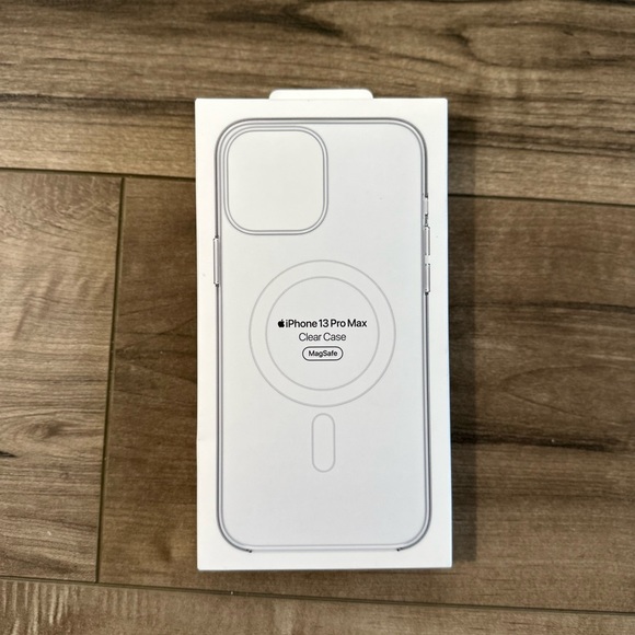 iPhone 13 Pro Max Clear Case with MagSafe (Apple brand) **** SOLD**** - Picture 5 of 6
